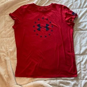 Under Armor womens cut t shirt size 2XL. EUC